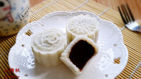口感饱满的红豆冰皮月饼