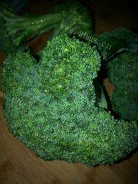 自制西兰花炒木耳做法图解1)