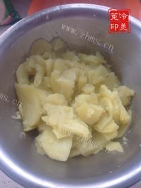 美味健康的土豆枣泥芝麻饼做法图解4)