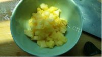 喷香的菠萝炒饭做法图解5)