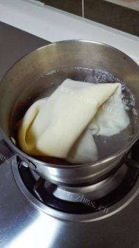 美味的豆皮素菜卷做法图解2)