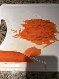 胡萝卜炒鸡蛋做法图解1)
