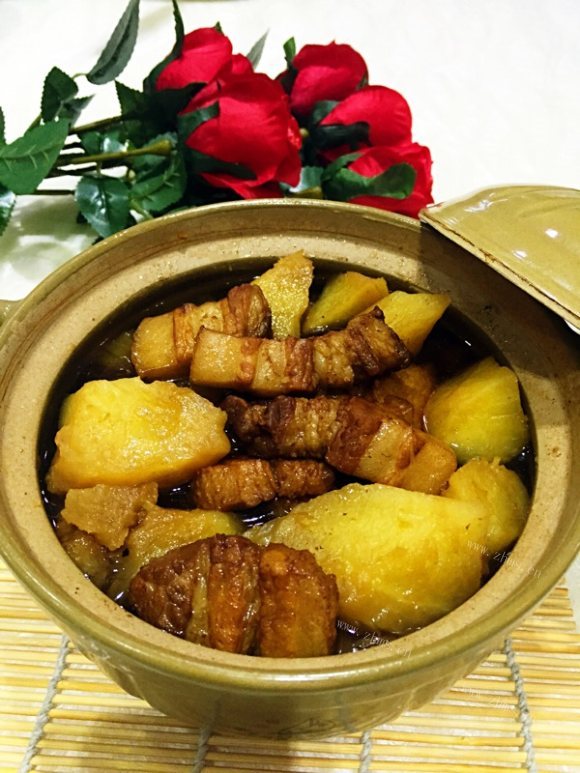 好吃的五花肉炖土豆