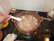 好吃的蟹味菇肉丸汤做法图解7)