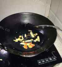 家常菜冬笋炒腊肉做法图解3)