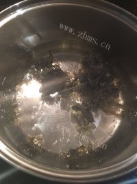 美味的鲜虾馄饨做法图解3)