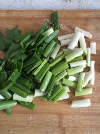 色香味浓的平菇炒肉做法图解3)