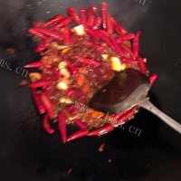 色味俱佳的水煮鱼做法图解3)