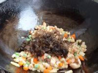 食欲满满的鸡丁炒饭做法图解10)