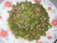 口感丰富的芹菜炒肉末