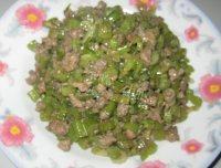 口感丰富的芹菜炒肉末