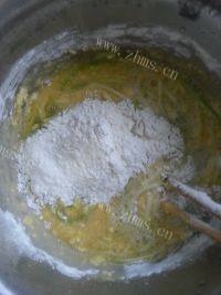 自己做的西葫芦鸡蛋煎饼做法图解4)