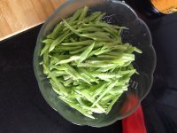 家常菜清炒芸豆丝做法图解2)