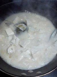 滋补的鱼头豆腐汤做法图解6)