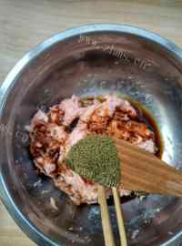 好吃的茴香苗猪肉馅饼做法图解9)