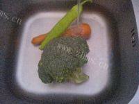 家常菜西兰花炒肉做法图解1)