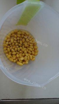 美味的核桃豆浆做法图解3)