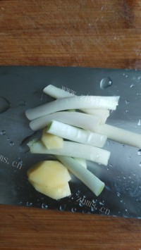 美味的香辣鸡爪做法图解3)