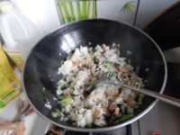 开胃的咸肉炒菜饭做法图解8)