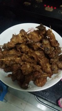 诱人的孜然牙签肉做法图解11)