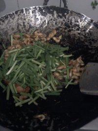美味的爆炒小河虾