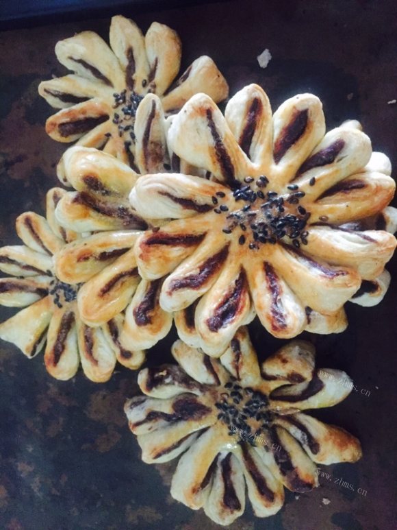 诱人的豆沙菊花酥