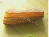 家庭版芹菜炒腊肉做法图解5)