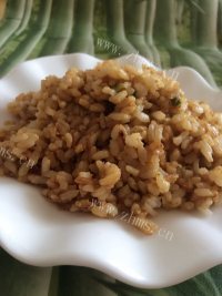 独特的酱油炒饭做法图解5)