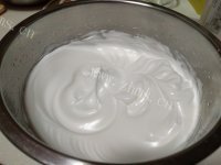 自制虎皮蛋糕卷做法图解3)