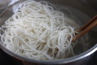 香菇卤肉面做法图解6)