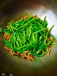 色香味浓的青椒肉丝做法图解7)