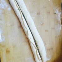 美味营养的葱油饼做法图解5)