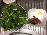 家常菜腊肠炒菜心做法图解1)