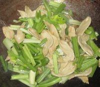 最爱的芹菜炒豆皮做法图解6)
