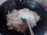 美味的豆芽炒河粉做法图解6)