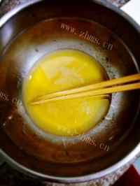 诱人的广式豆沙蛋黄月饼做法图解1)