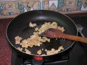 家常菜菠萝炒鸡丁做法图解5)