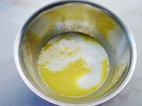 色香味俱全的戚风蛋糕做法图解4)