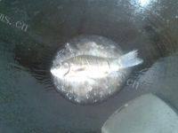 「家有大厨」鲫鱼豆腐汤做法图解2)