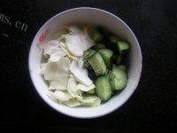 家常凉拌大头菜黄瓜做法图解3)