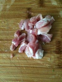 家常菜肉片炒茭白做法图解2)