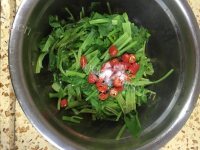 简易的拌芹菜