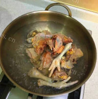 香喷喷的土豆鸡块做法图解2)