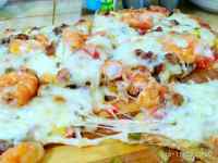 珍馐美味的虾仁培根披萨