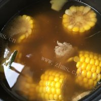 好吃的玉米排骨汤做法图解4)