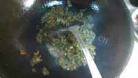 美味的葱香地皮汤做法图解5)
