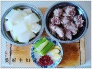 美味的冬瓜枸杞鸭腿汤做法图解1)