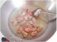 自制牛肉炖柿子做法图解2)