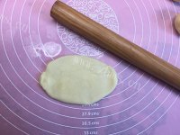 自制蛋黄酥做法图解13)