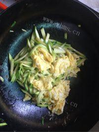 家常菜西葫芦炒鸡蛋